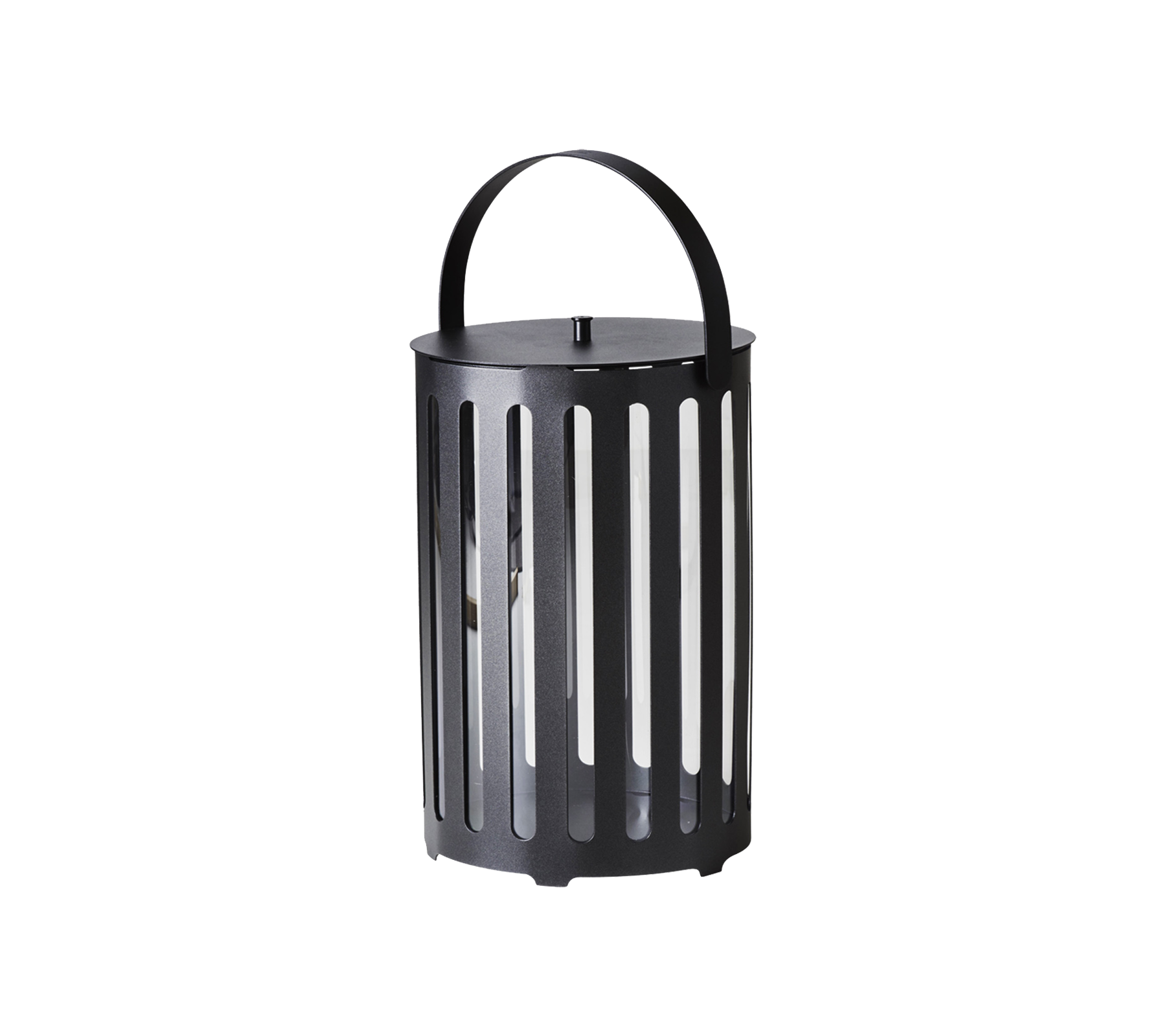 Zwart metalen lantaarn met verticale lamellen en een handvat, ontworpen voor decoratieve verlichting.