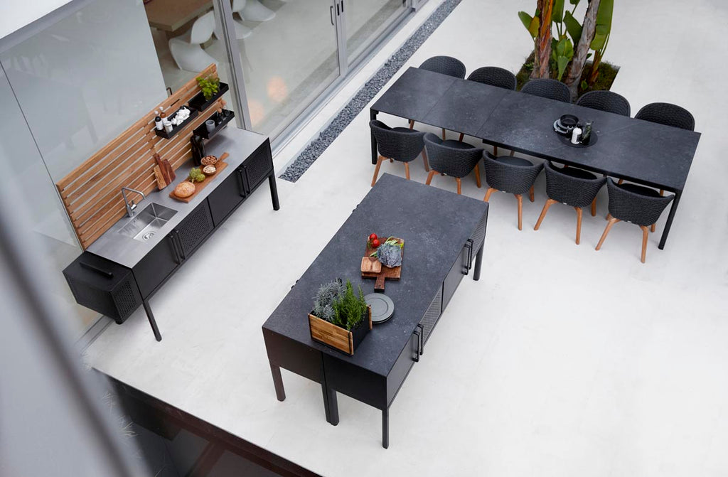 Outdoor kitchen