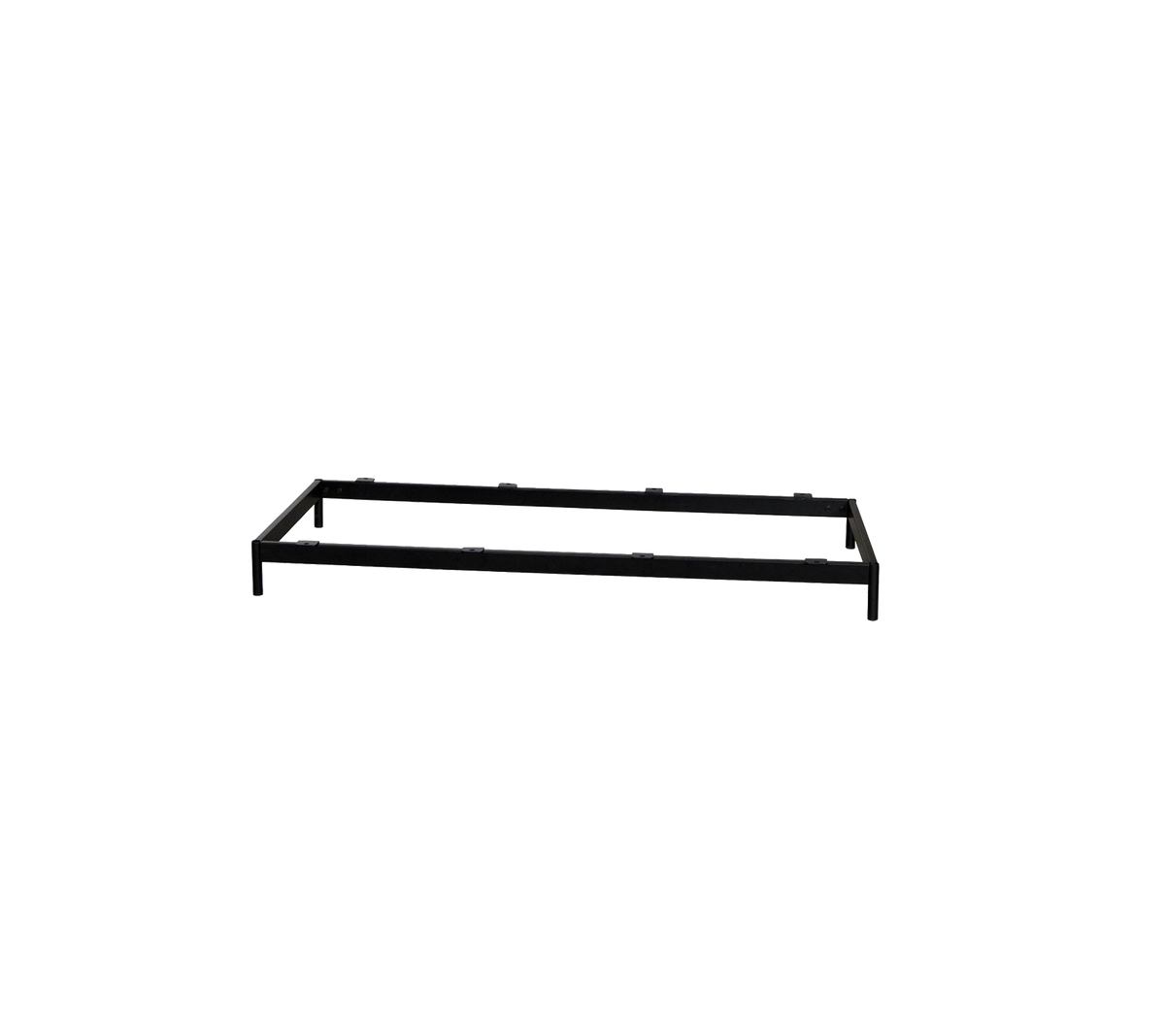 Metalen bedframe in een eenvoudig rechthoekig ontwerp, met een strakke zwarte afwerking voor veelzijdige decorcompatibiliteit.