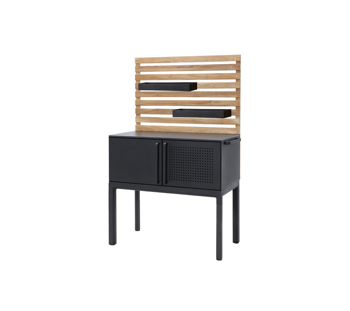 Stijlvolle kast met een houten lattenplank en een slanke zwarte basis met deuren en geperforeerde details voor opslag en presentatie.