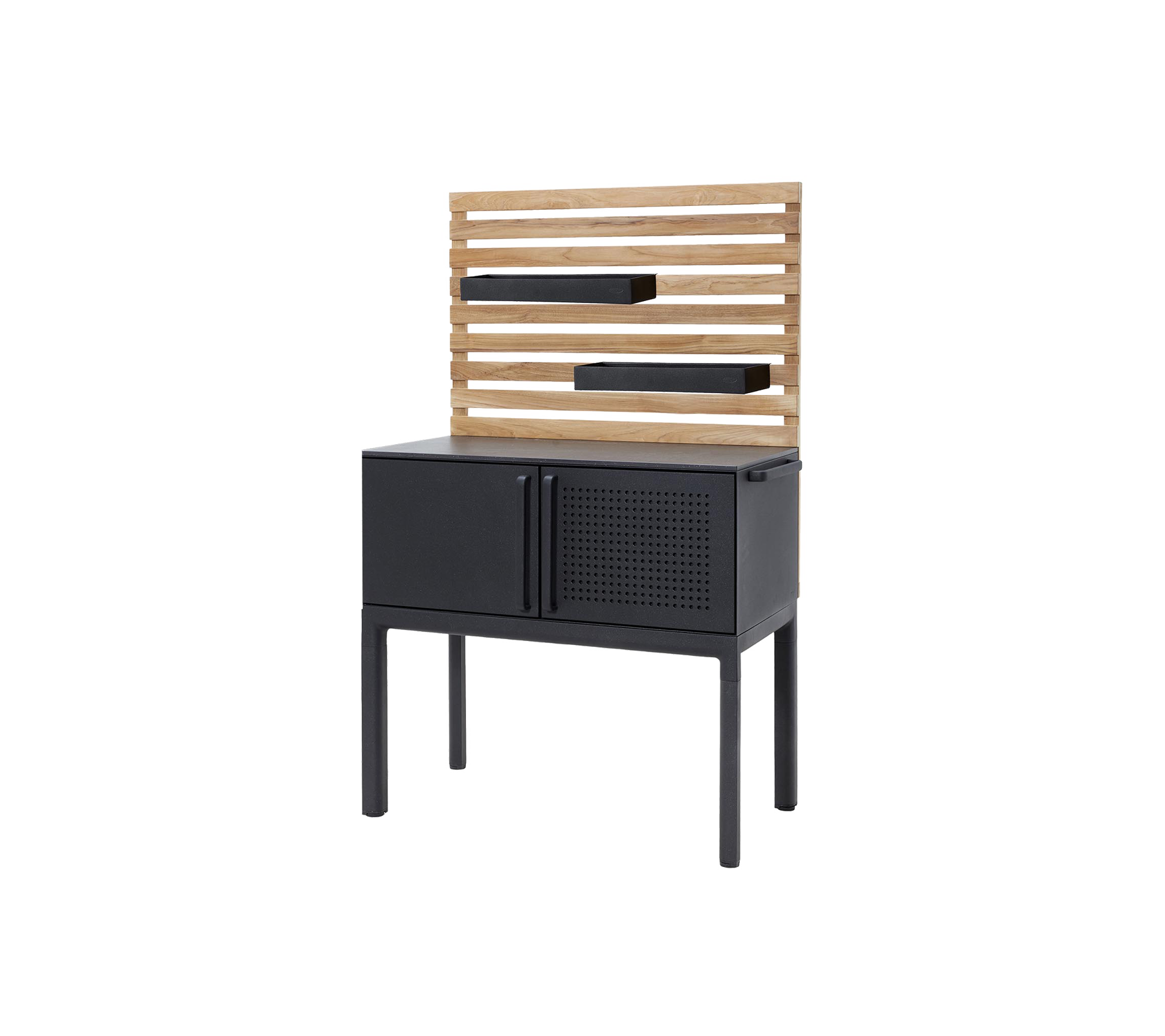 Stijlvolle kast met een houten lattenplank en een slanke zwarte basis met deuren en geperforeerde details voor opslag en presentatie.