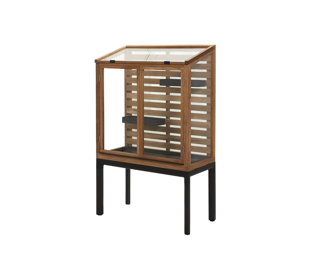 Stijlvolle vitrinekast met een houten frame met lattenontwerp en een glazen deur, ideaal om items te tonen.