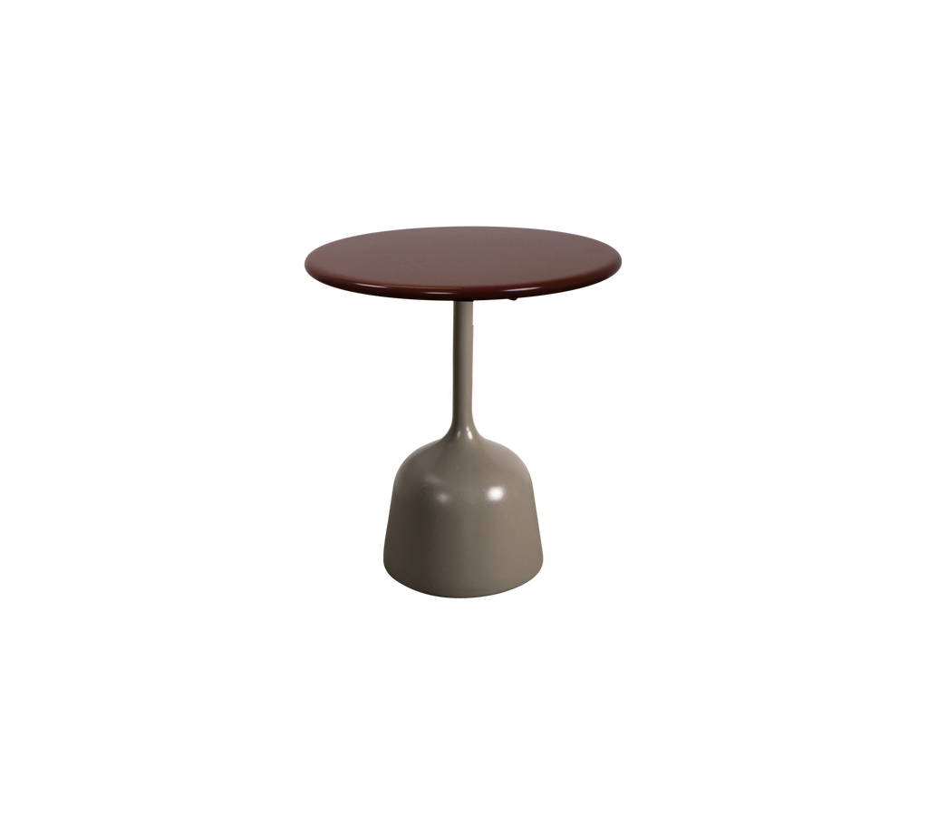 Burgunder ronde tafel met een taupe basis.