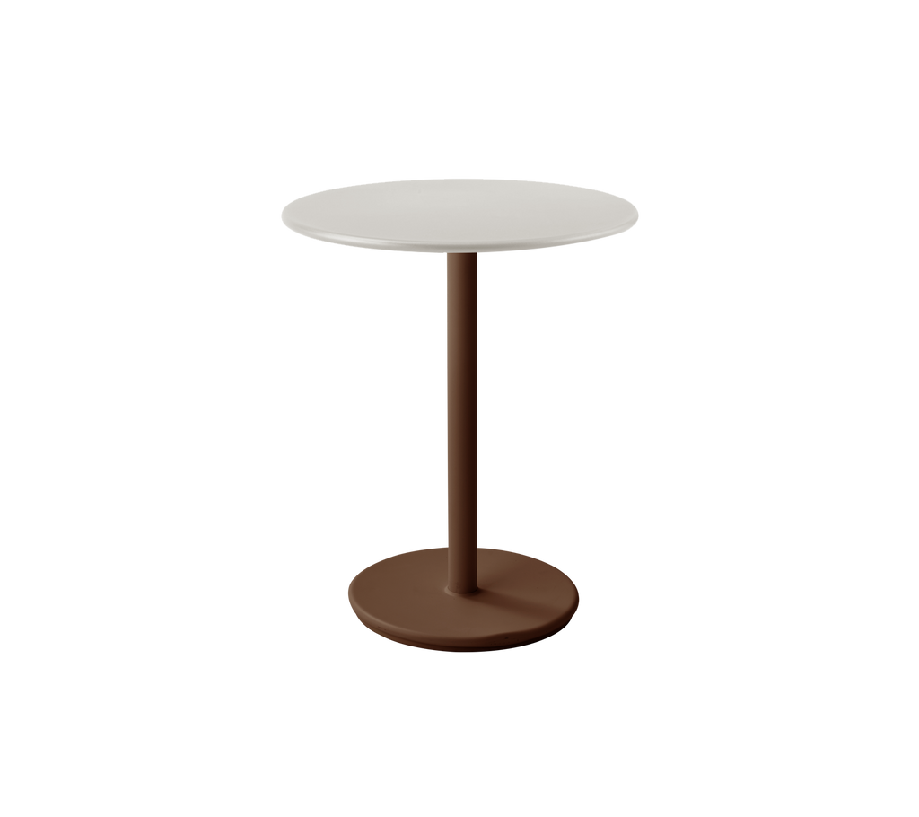 Modern wit tafel met woestijnrode basis in een stijlvolle lounge-instelling.