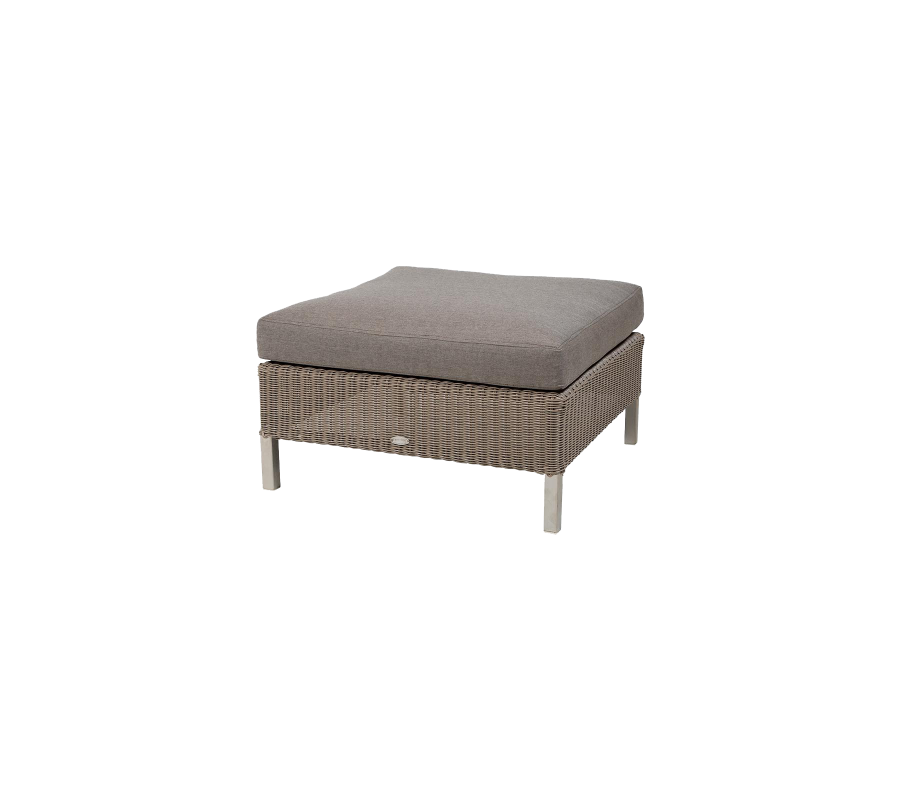 Stijlvolle vierkante ottoman met een zachte grijze kussen en een gevlochten basis, ideaal om comfort en elegantie toe te voegen aan elke zitruimte.