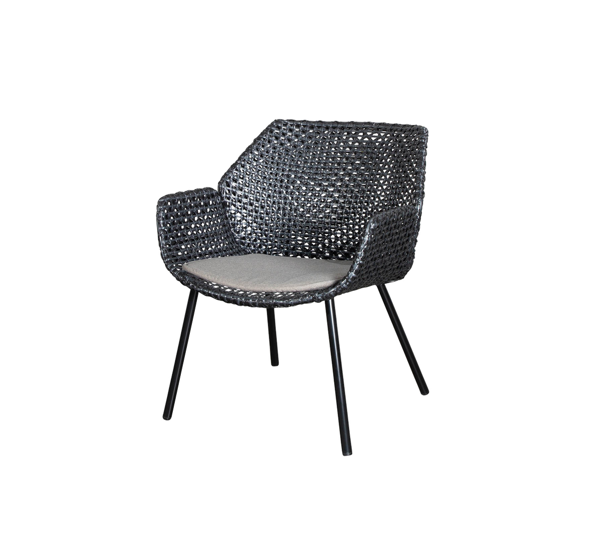 Stijlvolle geweven fauteuil met een gevoerde zitting, voorzien van slanke metalen poten en een modern ontwerp, perfect voor eigentijdse omgevingen.