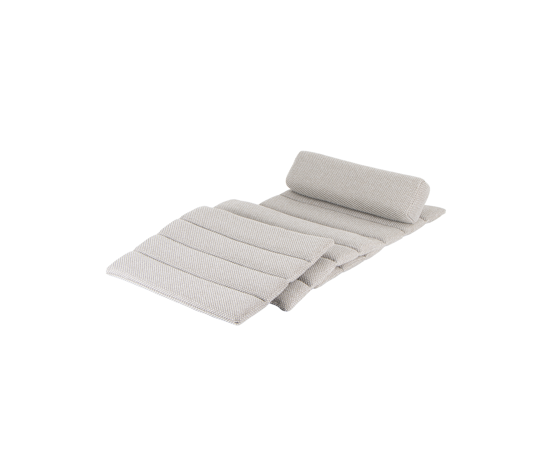 Lichtgrijze gewatteerde mat met een opgerolde rand en meerdere horizontale vouwen voor extra comfort. Ideaal voor ontspanning of relaxen.