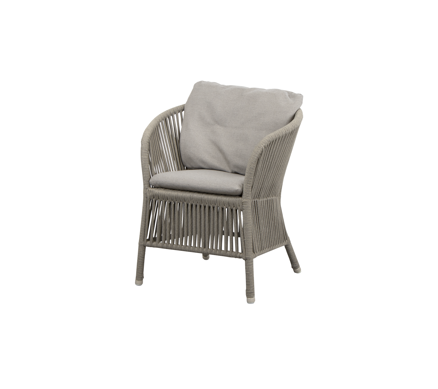 Stijlvolle fauteuil met een geweven ontwerp en zachte, lichtgekleurde kussen, perfect voor ontspanning en het verbeteren van elke ruimte.