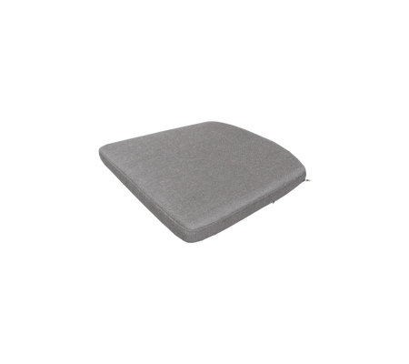 Vierkant grijs kussen met een glad oppervlak, ontworpen voor comfort en ondersteuning. Geschikt voor verschillende zitarrangementen.