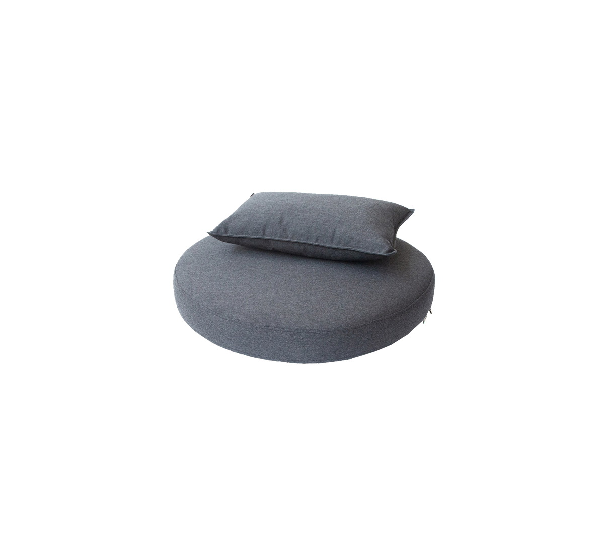 Ronde kussen in een donkergrijze stof, getopt met een kleiner rechthoekig kussen, ontworpen voor comfort en ontspanning.