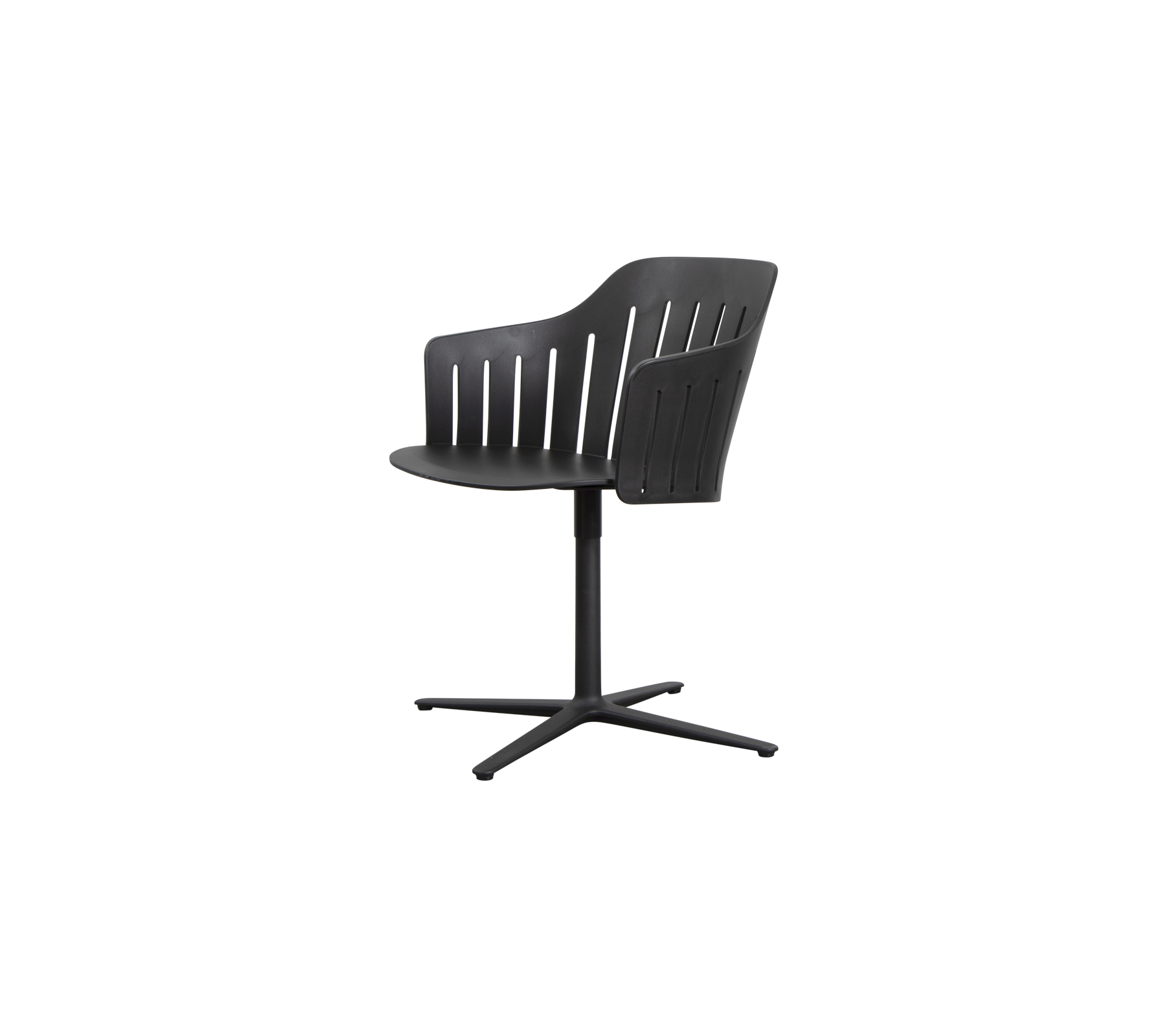 Stijlvolle zwarte stoel met een gebogen rugleuning, lattenontwerp en een vierpotige basis voor moderne zitplaatsen.