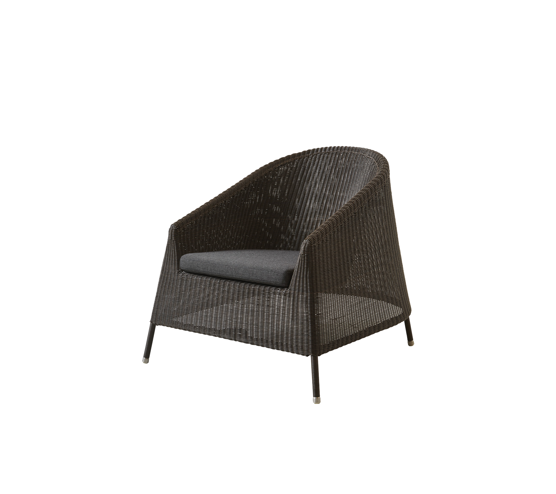 Stijlvolle geweven stoel met een ruime zitting en een comfortabel kussen, perfect voor ontspanning en om elke ruimte te verbeteren.