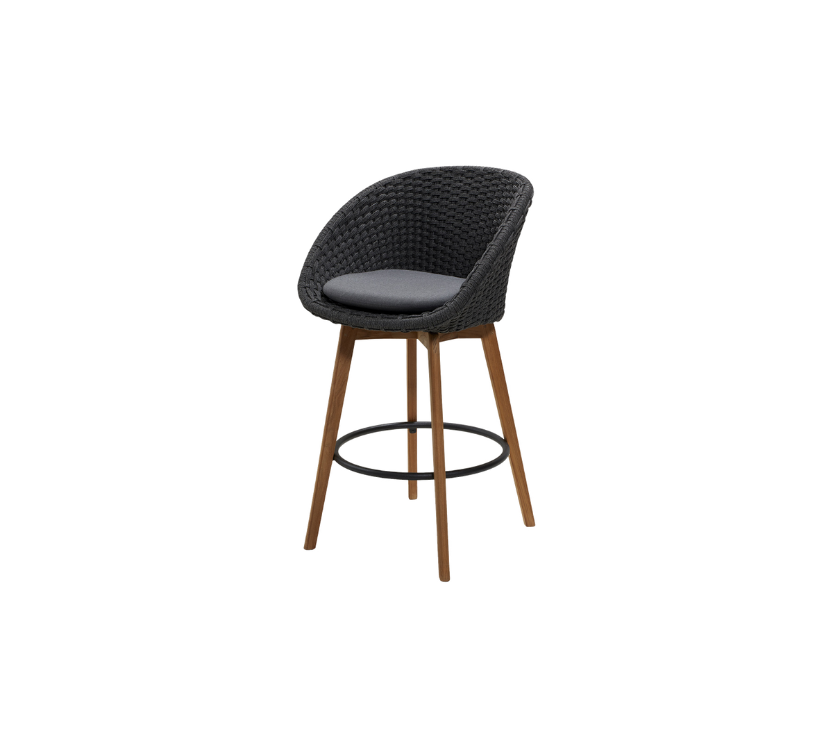 Stijlvolle hoge stoel met een geweven zitting in donkere kleur en een gevoerd kussen, met houten poten en een voetsteun voor extra comfort.