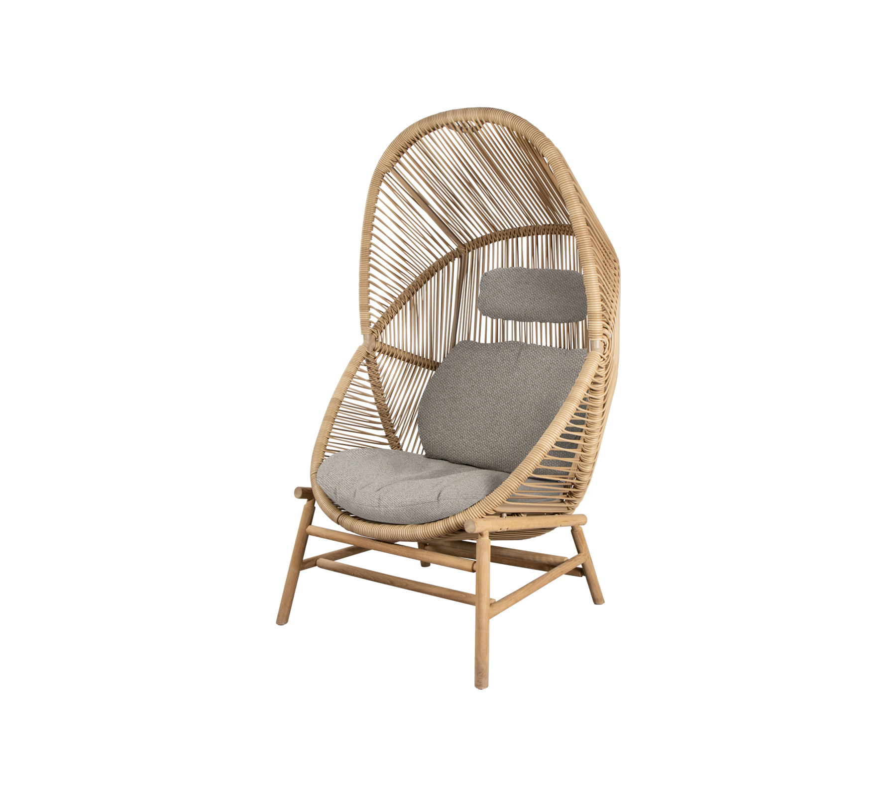 Een stijlvolle stoel met een gebogen rugleuning, vervaardigd uit natuurlijke materialen, met zachte grijze kussens voor comfort.