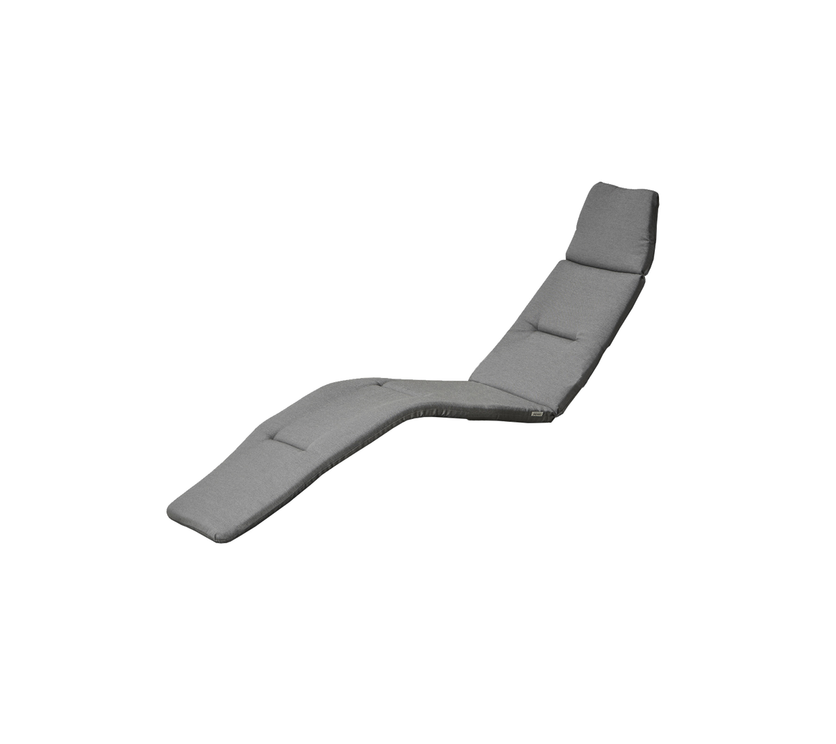 Grijze, gebogen loungekussen met meerdere secties voor comfort en ondersteuning, geschikt voor ontspanning of buitengebruik.