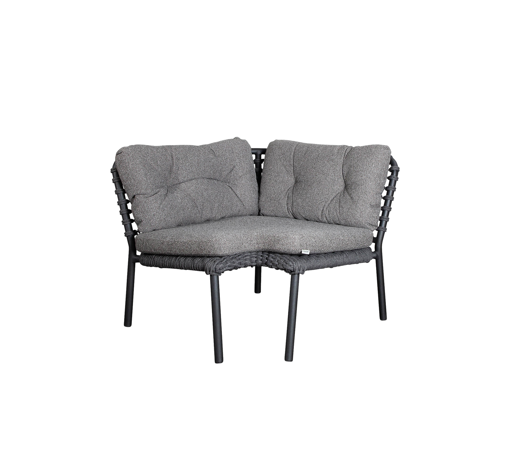 Comfortabele grijze hoekbank met pluche kussens en een elegant geweven ontwerp, perfect voor gezellige bijeenkomsten.