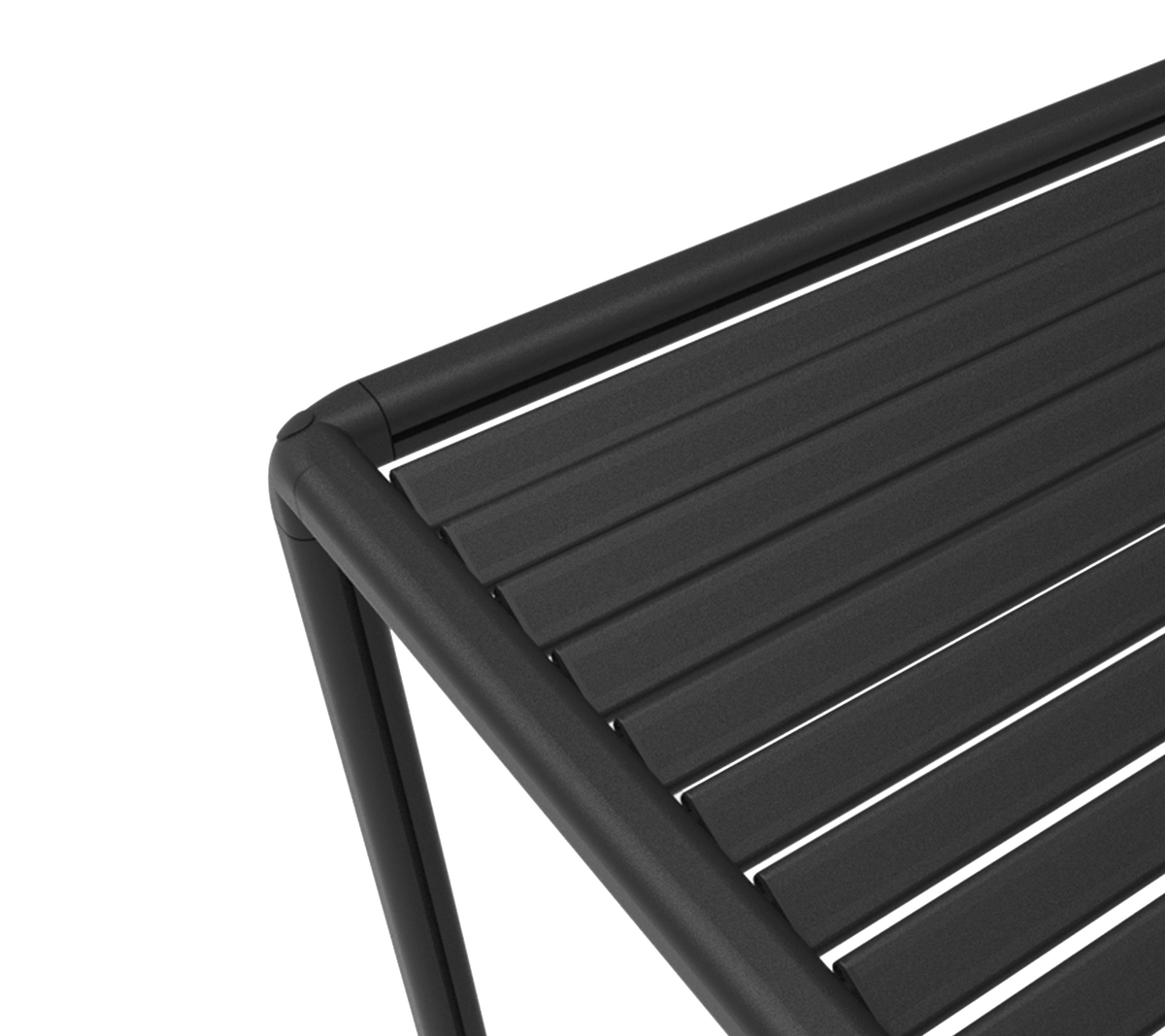 Close-up van een slank, modern meubelstuk met een gestreepte afwerking en een stevig frame, ideaal voor eigentijdse omgevingen.