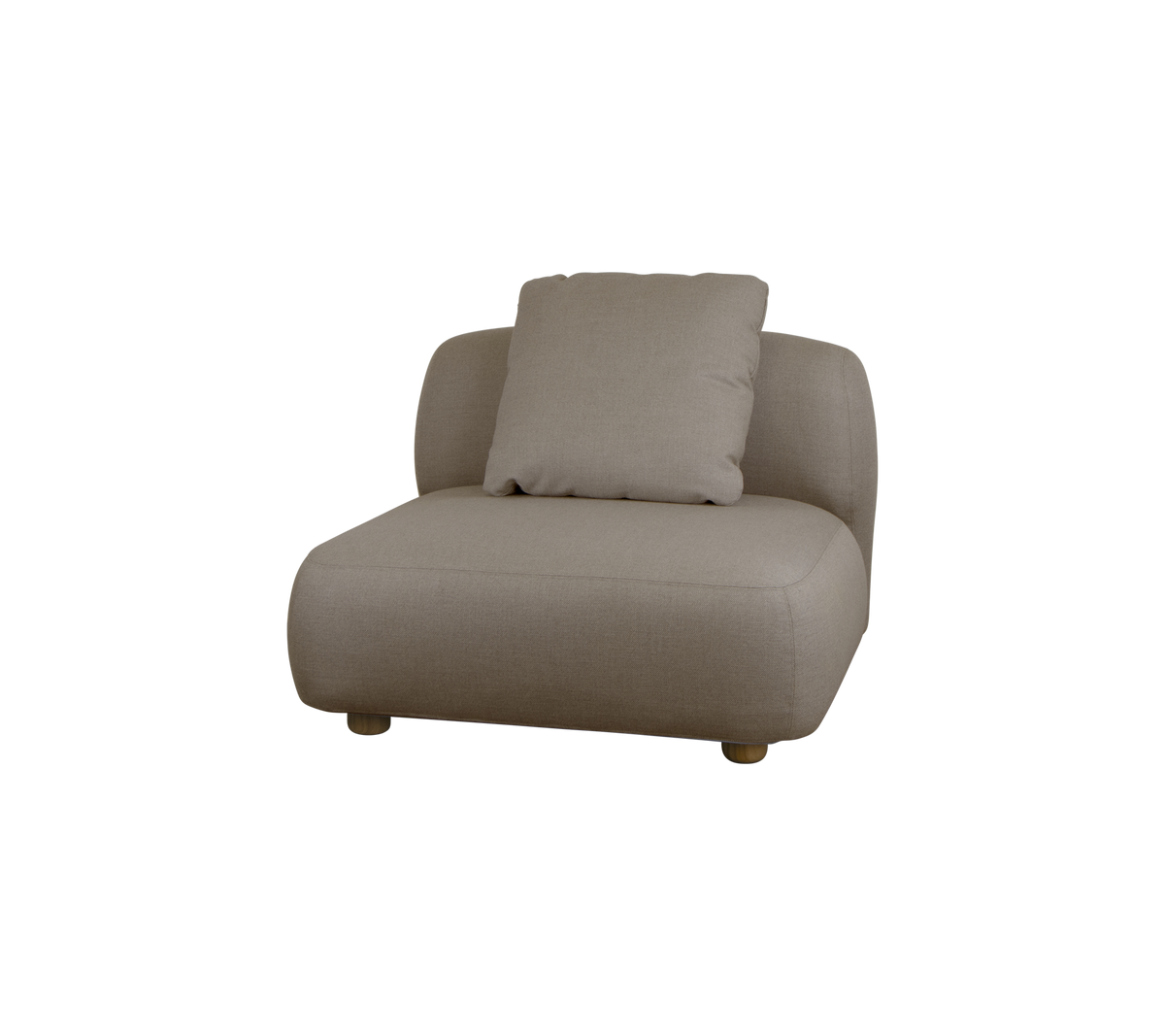 Comfortabele beige stoel met een pluche rugkussen en ronde randen, geschikt voor ontspannen zitten in verschillende omgevingen.