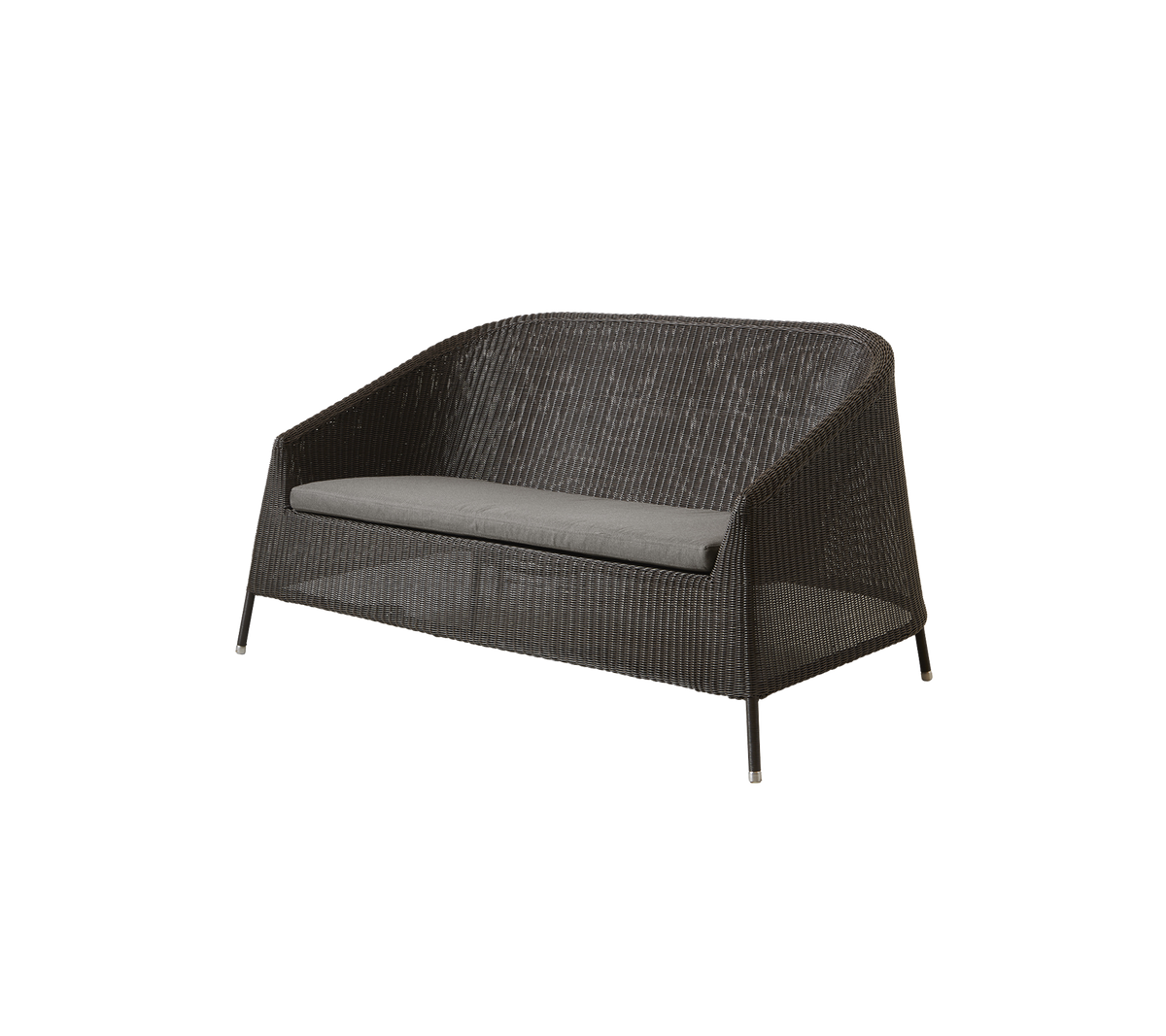 Stijlvolle tweezitsbank met een duurzaam geweven ontwerp en een grijze kussen, perfect voor ontspanning en comfort buitenshuis.
