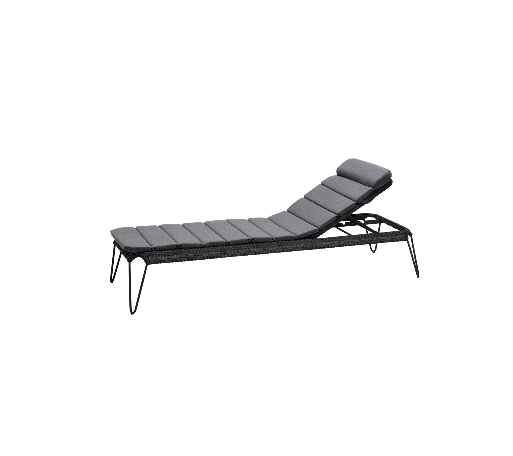 Stijlvolle verstelbare lounge stoel met een slank ontwerp, met een comfortabele gevoerde oppervlakte en een stevige frame.