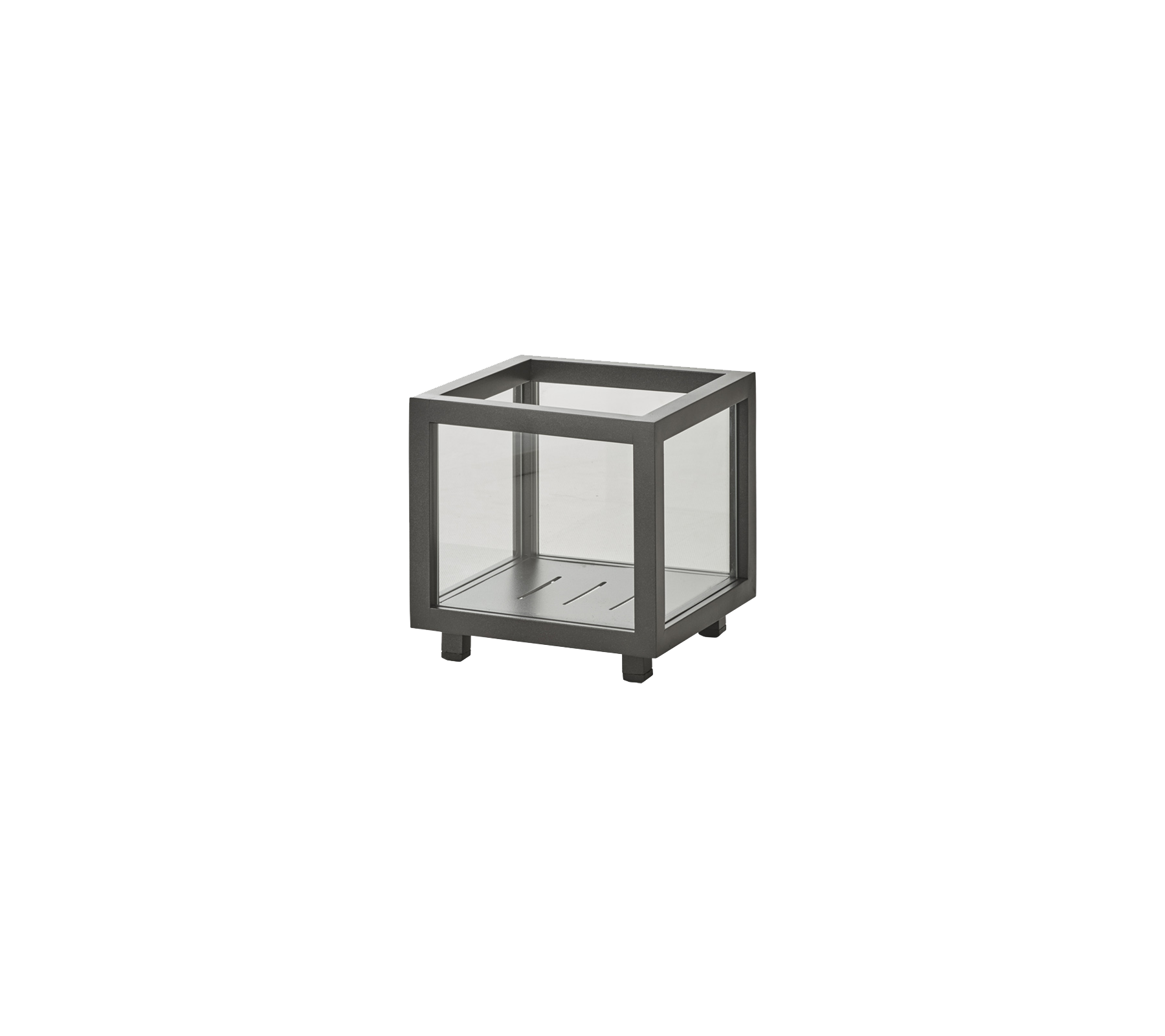 Minimalistische vierkante bijzettafel met een metalen frame en glazen panelen, die een moderne touch aan elke ruimte geeft.