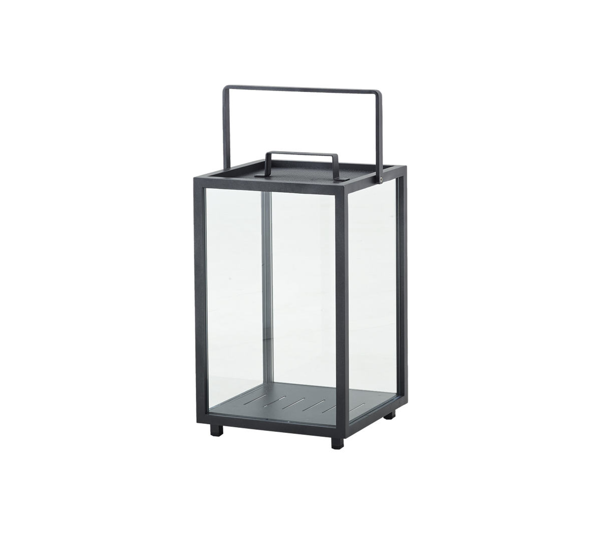 Glazen lantaarn met een metalen frame en handvat, met een strak ontwerp voor decoratief gebruik of verlichting.