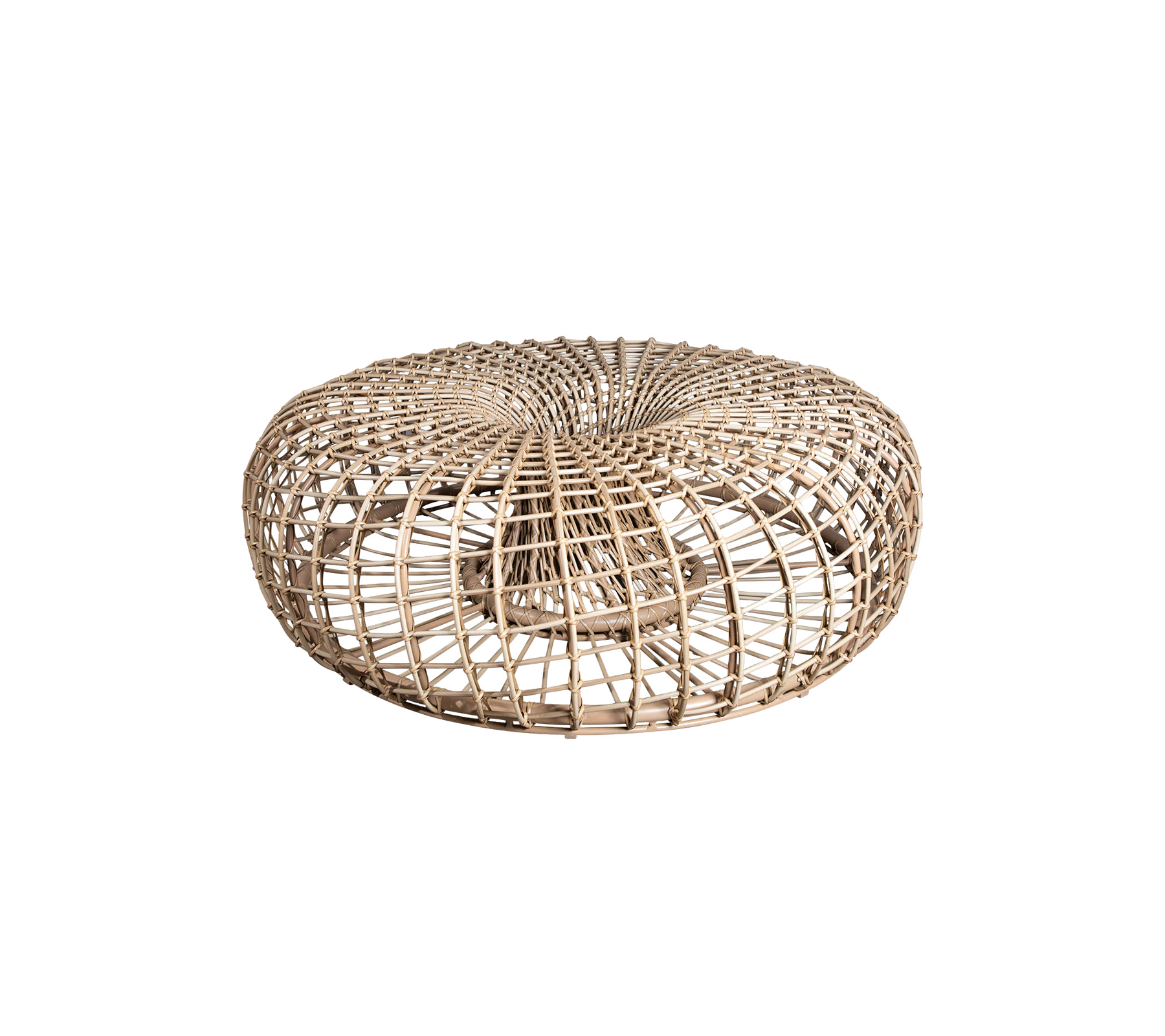 Ronde geweven poef van natuurlijke vezels met een gestructureerd ontwerp, perfect als een veelzijdig accentstuk voor elke ruimte.