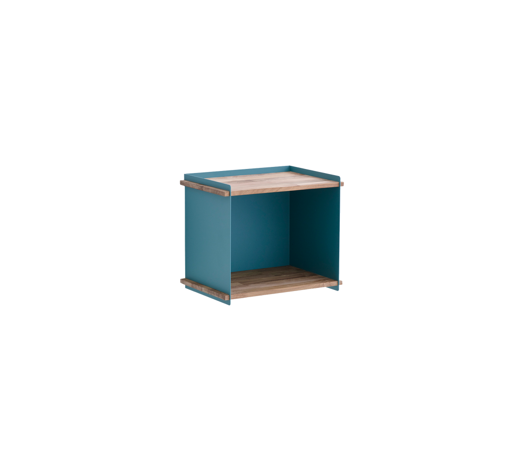 Compacte, moderne opbergeleenheid met een natuurlijke houten top en blauwe zijkanten, ideaal voor het organiseren van kleine items of als decoratieve display.