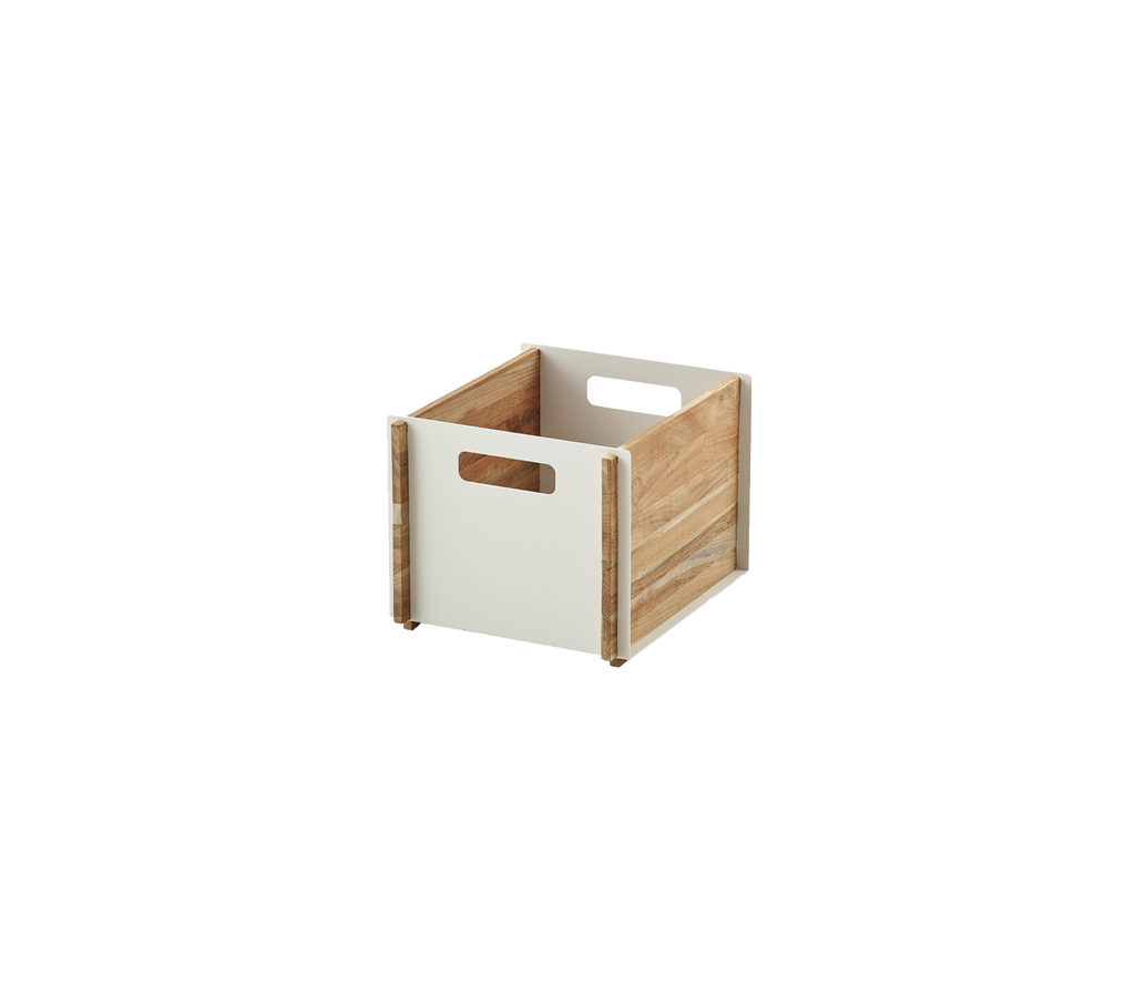 Houten kist met een lichtgekleurde voorkant en natuurlijke houten zijkanten, voorzien van uitsparingen voor gemakkelijke draaghandvatten.