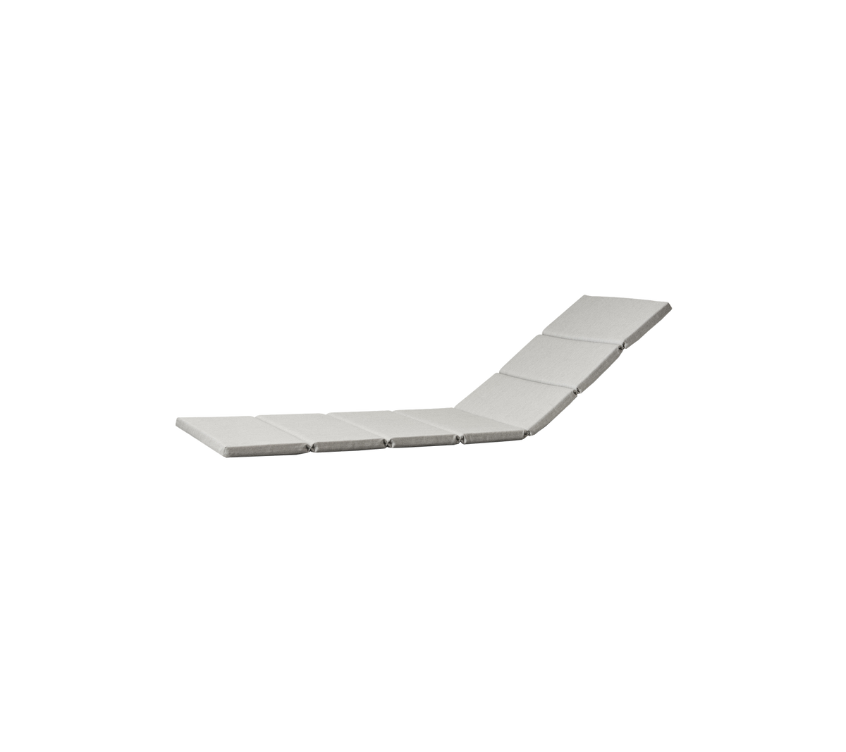 Contemporary ligstoel in lichtgrijs ontwerp, met een gesegmenteerd kussen voor comfort en ondersteuning.