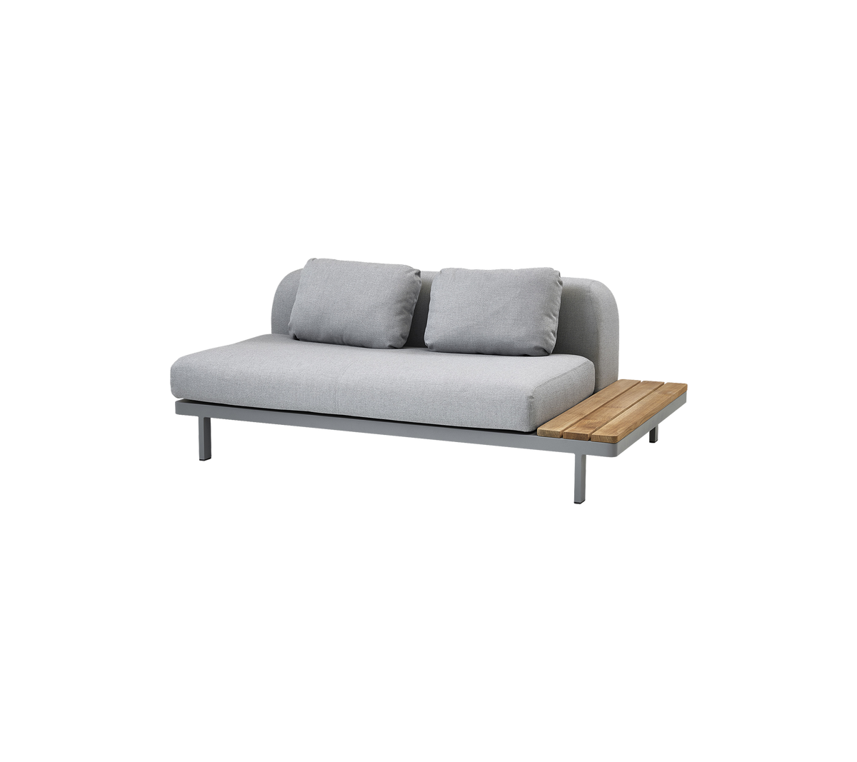 Moderne bank met een slank design, met zachte grijze stof en een houten bijzettafel voor extra functionaliteit.