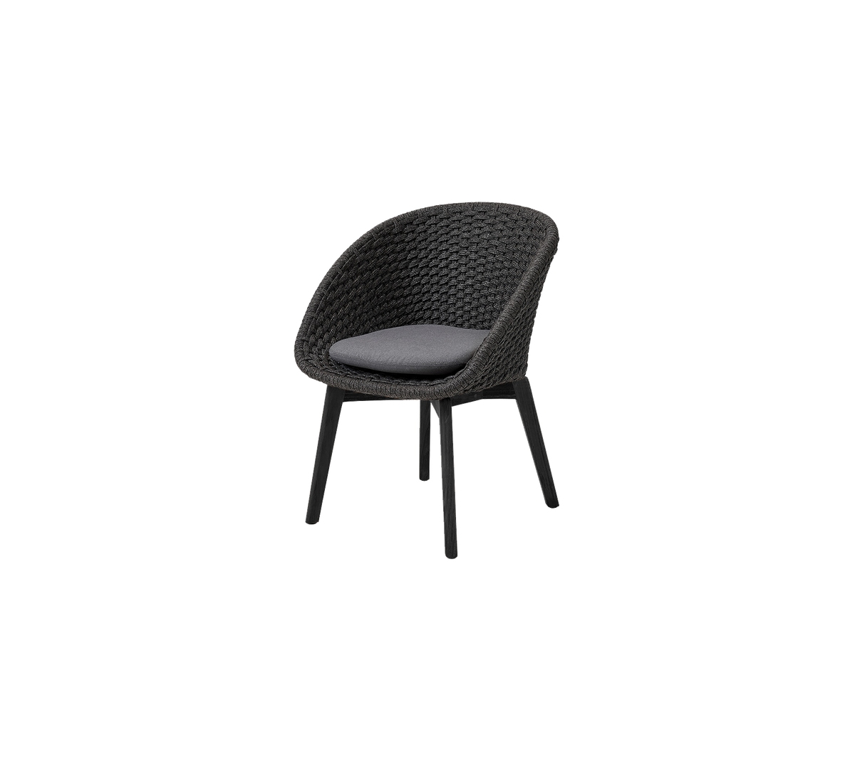 Een moderne stoel met een geweven ontwerp en een comfortabele zitting, ondersteund door stevige poten voor extra stabiliteit.