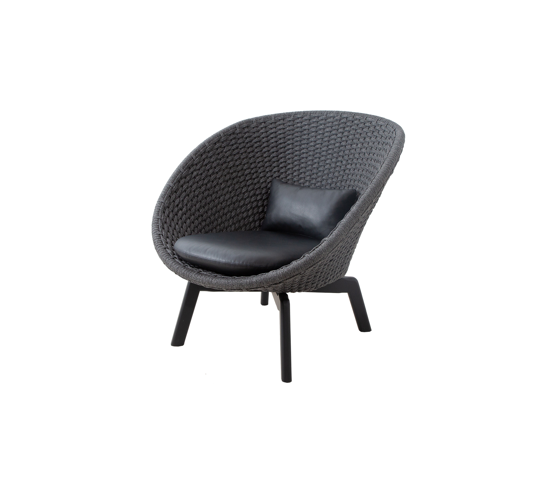 Stijlvolle, ronde fauteuil met een gestructureerde buitenkant en een slank leren kussen, perfect voor moderne decoratie.