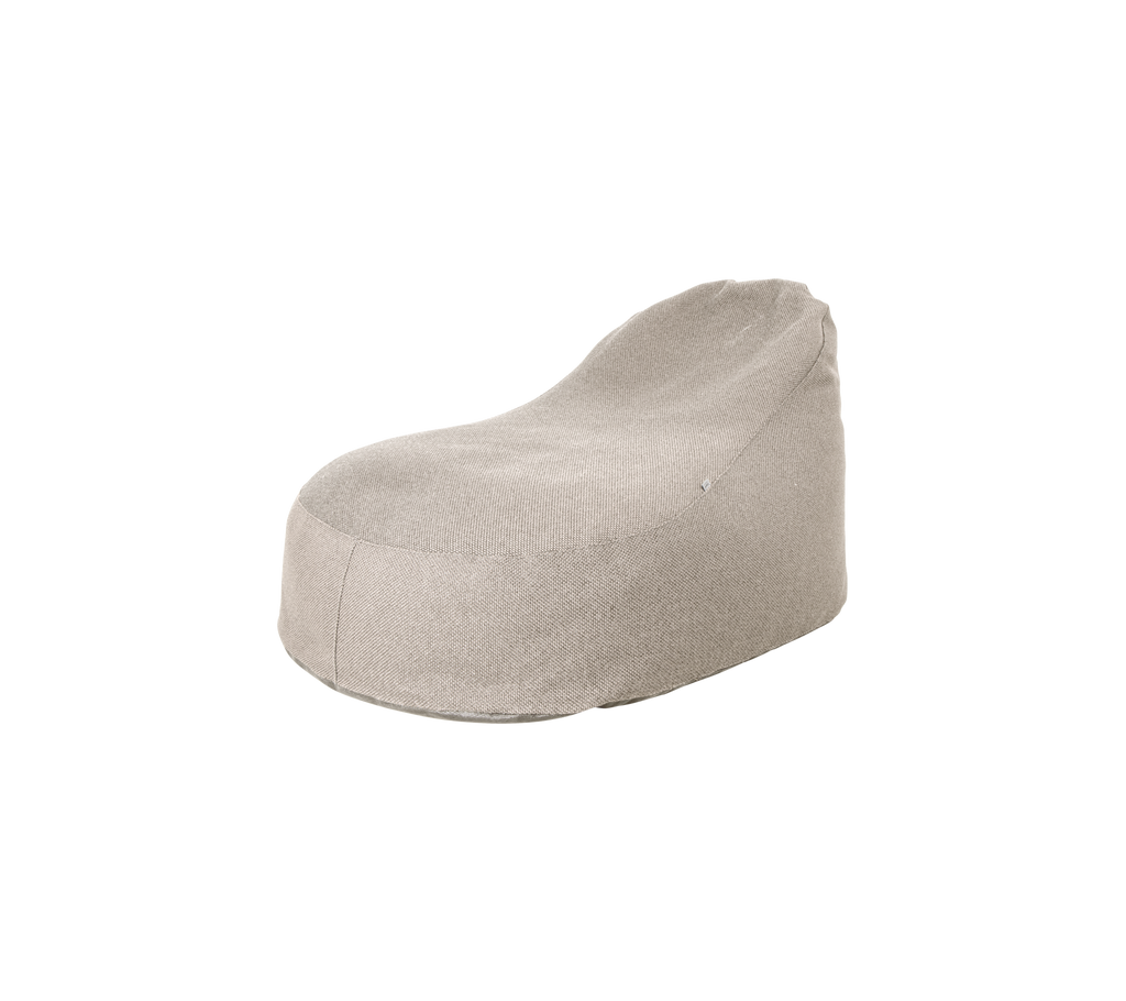 Lichtbruine bonzakkerstoel in een eenvoudig ontwerp.