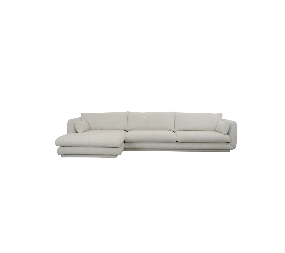 Moderne zandkleurige sofa met sectioneel ontwerp en zachte kussens.
