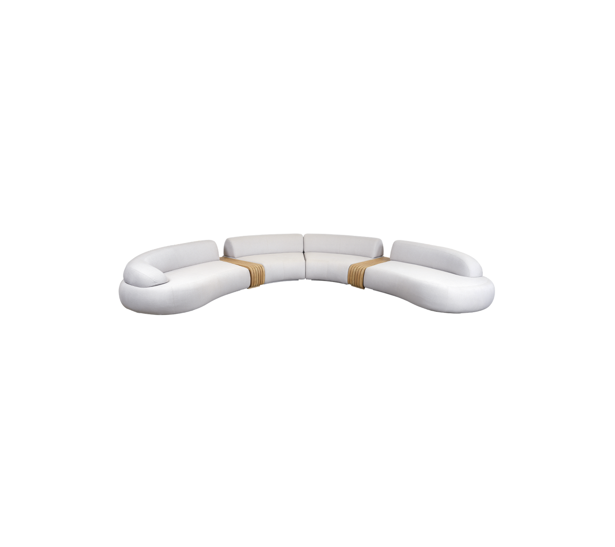 Gebogen witte bank met zachte lijnen en houten accenten, ontworpen voor comfort en moderne esthetiek. Ideaal voor elke woonruimte.