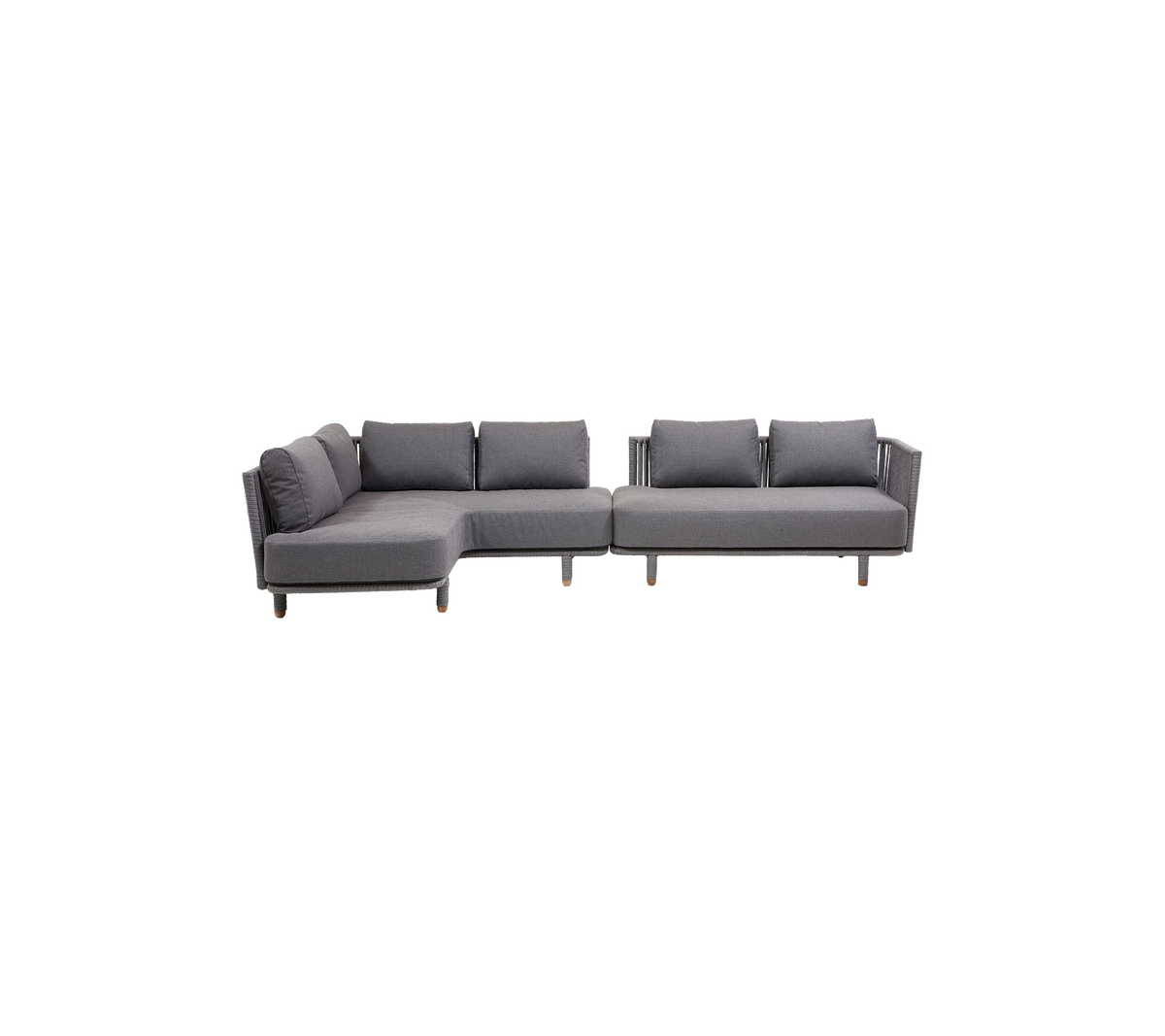 Moderne grijze hoekbank met zachte kussens en houten poten, ontworpen voor comfort en stijl. Perfect voor elke woonruimte.