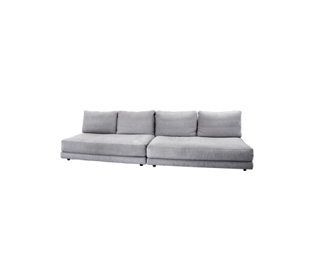 Stijlvolle grijze hoekbank met zachte kussens, ideaal voor moderne woonruimten. Biedt comfort en eigentijds design.