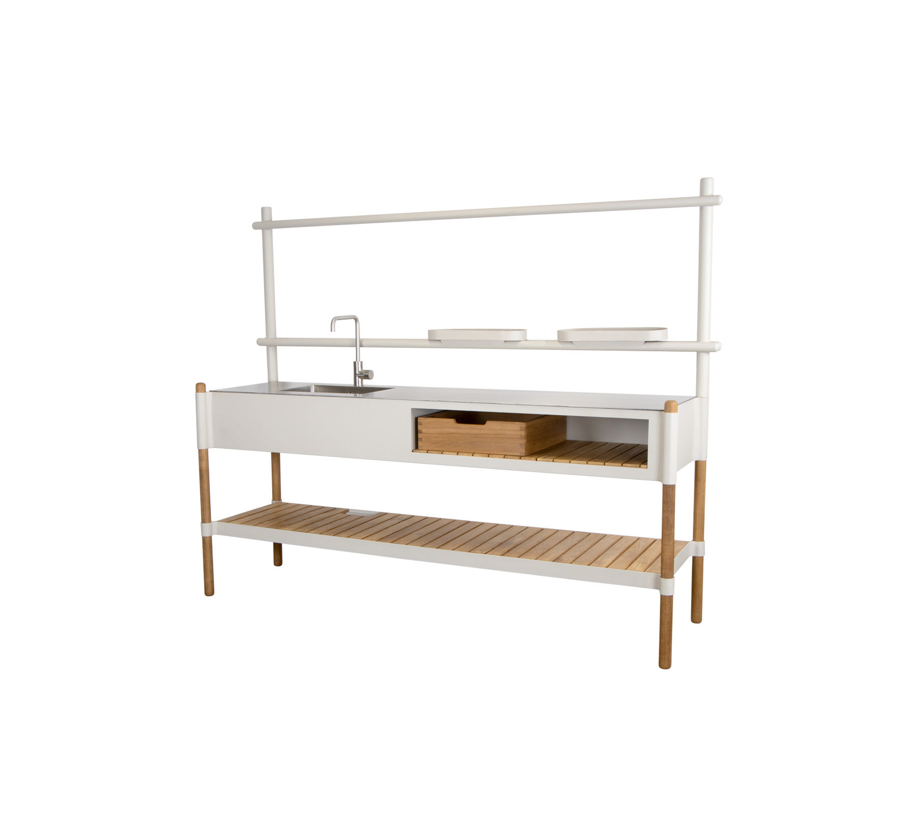 Stijlvolle keukeneenheid met een gootsteen, opberglade en een open plank, vervaardigd met een combinatie van witte en natuurlijke houtafwerkingen.